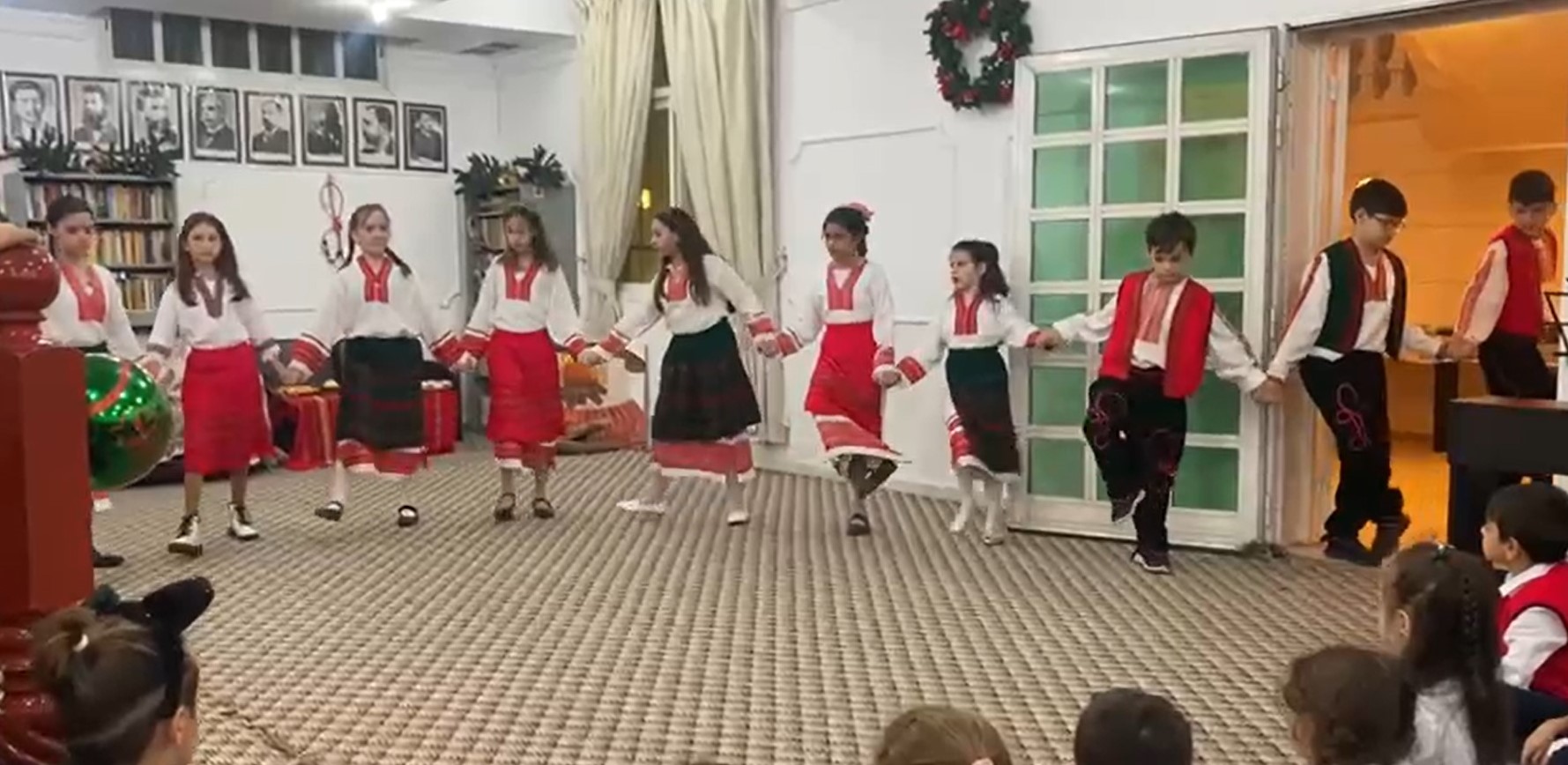 Българската общност и Българско неделно училище „Св. св. Кирил и Методий“ към Посолството ни в Кувейт заедно отпразнуваха наближаващата Коледа